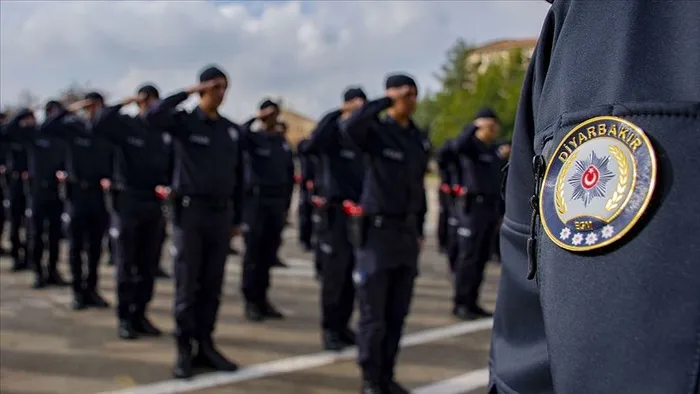 son-dakika-polislikte-yeni-duzenleme-icisleri-bakanligi-ve-egmden-flas-calisma-1644393187986.jpg Polislerle ilgili önemli değişiklik! Şark süresi düşüyor, yeni mezunlar batıya atanacaklar!
