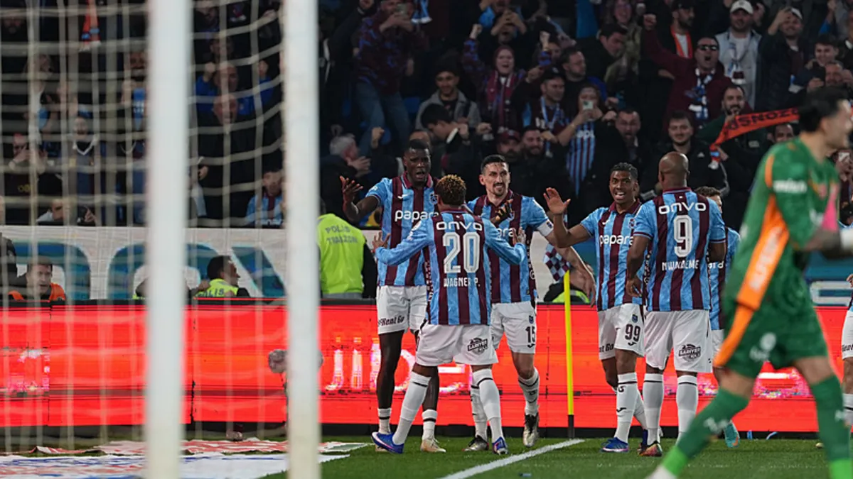 SON DAKİKA | Dev maçta kazanan Trabzonspor! Fırtına, Galatasaray'ı 2 golle mağlup etti...