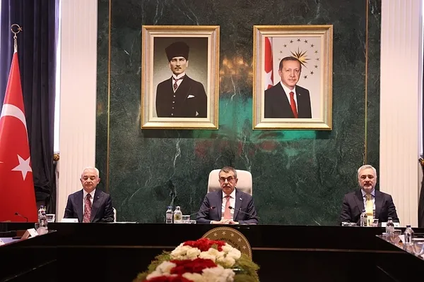 bakan-tekin-turkiye-pisa-2025te-uc-alanda-da-performansini-artiran-tek-oecd-ulkesi-1789732751536.jpg