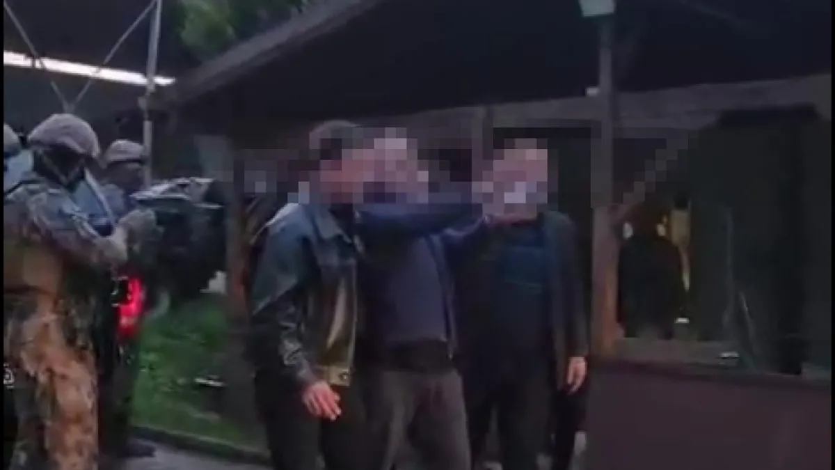 İzmit’te film gibi operasyon: Firari hükümlü böyle yakalandı! İzmit’te film gibi operasyon: Firari hükümlü böyle yakalandı!