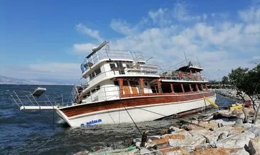 İzmir’de fırtına: Tekne yan yattı