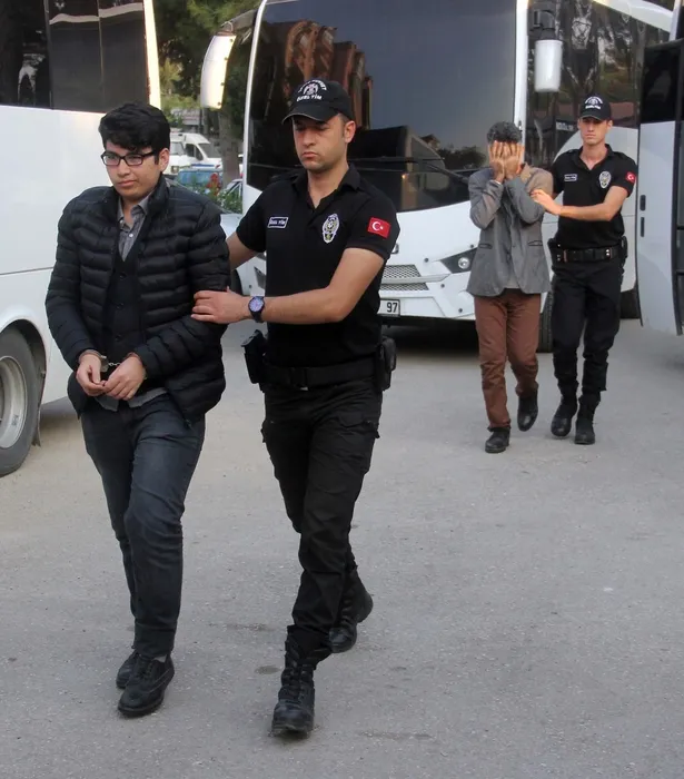 Son dakika haberi: Terör örgütüne bir darbe daha! 12'si kadın 37 kişi yakalandı