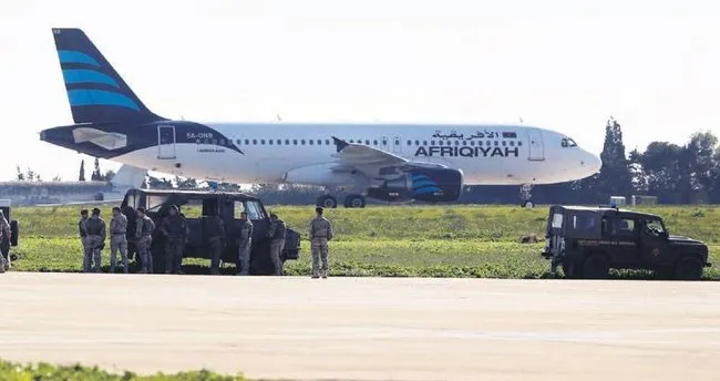 Kaddafi yanlıları Malta’ya uçak kaçırdı