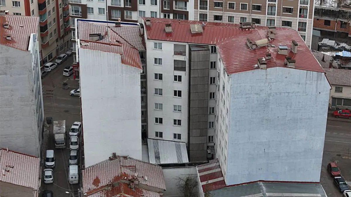 Eskişehir’de kan donduran olay: Karısını öldürdükten sonra aşağı atlamış! Eskişehir’de kan donduran olay: Karısını öldürdükten sonra aşağı atlamış!