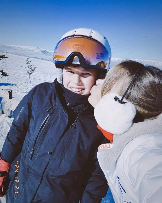 Çağla Şıkel’in son paylaşımı takipçilerini şaşırttı! İnşallah oğlumun arkadaşları beni takip etmiyordur...