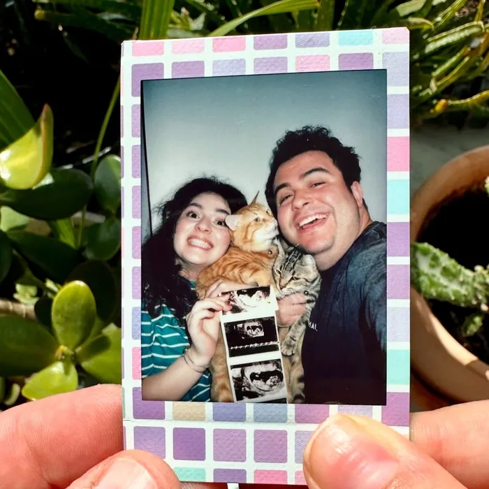 Baba olacağını duyurmuştu! Safa Sarı minin kızını kucağına aldı...