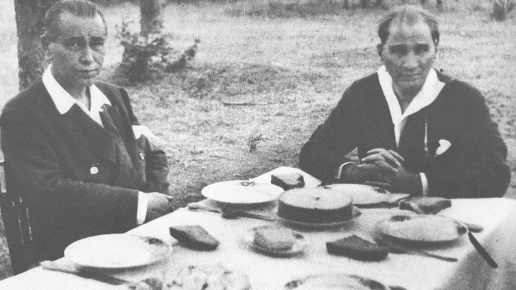 Atatürk’ün mutfağının kapısı açıldı! Murat Bardakçı'dan Atatürk’ün Mutfağı kitabı