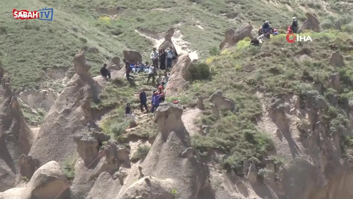 Kapadokya'da büyük panik! Sıcak hava balonu peri bacalarının üzerine indi | Video