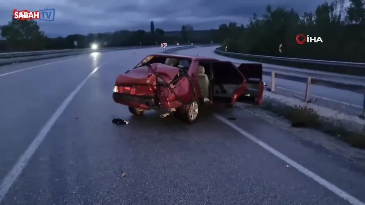 Çorum'da otomobil bariyerlere çarptı: 2 yaralı