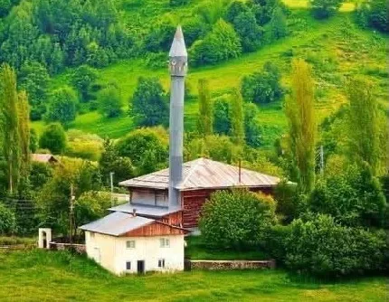 artvinde-93-yillik-tarihi-cami-yanginda-tamamen-yandi-1788619230901.jpg