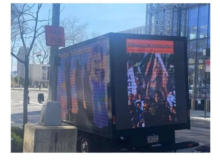 Terör destekçileri Öcalan PKK ve HDP görselli kamyonu New York’ta Türkevi önüne park ettiler