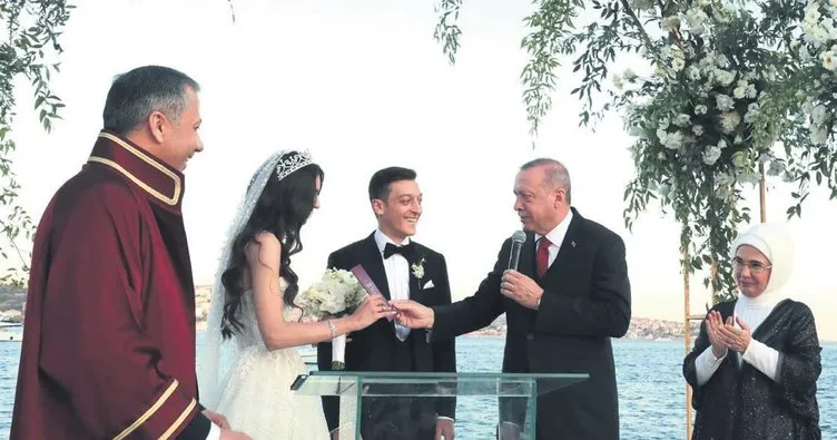 Mesut Özil ile Amine Gülşe evlendi
