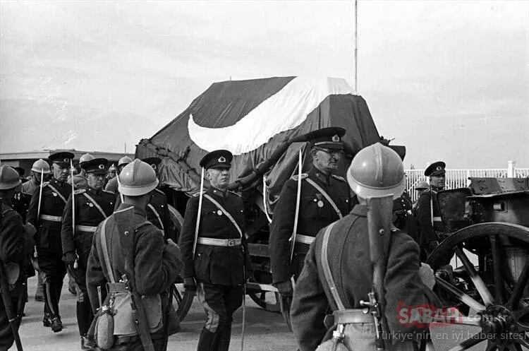 Mustafa Kemal Atatürk’ün cenazesinden fotoğraflar! Türk milleti onu ebediyete böyle uğurladı