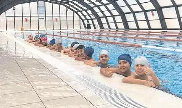 Kumluca’da yüzme havuzu yeniden açıldı
