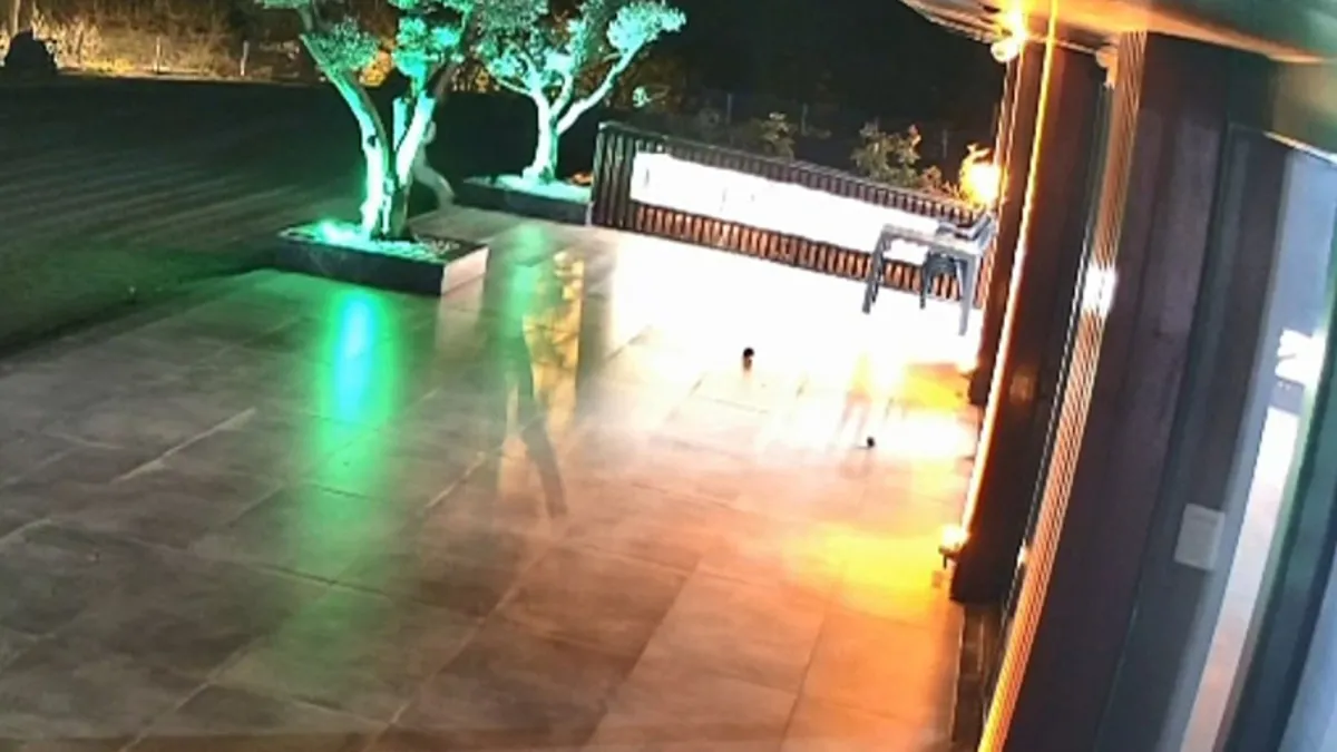 Oto galeriye el bombalı saldırı: 5 kişi tutuklandı! Oto galeriye el bombalı saldırı: 5 kişi tutuklandı!