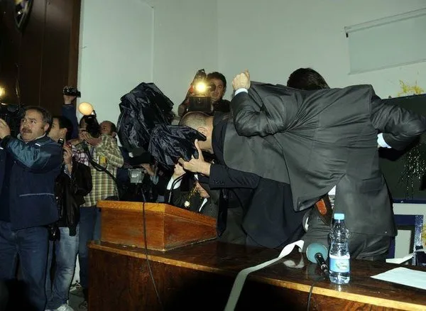 Siyasilere öğrenci protestosu