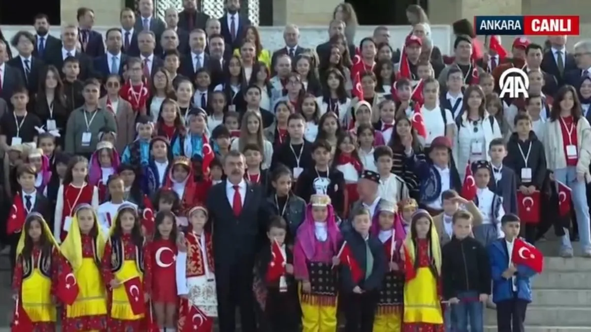 Anıtkabir'de 23 Nisan coşkusu: Bakan Tekin çocuklarla birlikte ziyaret etti