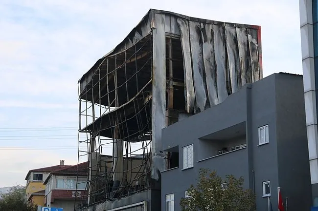 son-dakika-kocaeli-dilova-yangin-faciasi-turkiyeyi-yasa-bogmustu-olenler-son-yolcuguna-ugurlandi-11-kisi-gozal-1762688810257.jpeg (800×533)