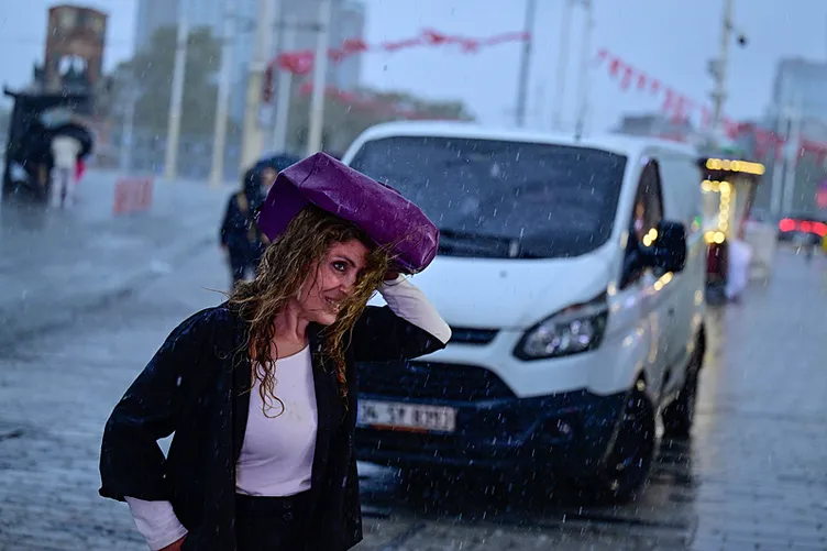 SON DAKİKA… İstanbul Valiliği’nden megakent için kuvvetli yağış uyarısı! Yarın şiddetini artıracak: O bölgeler için alarm verildi