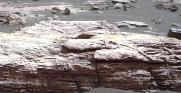Mars'taki esrarengiz objeler kafaları karıştırdı!