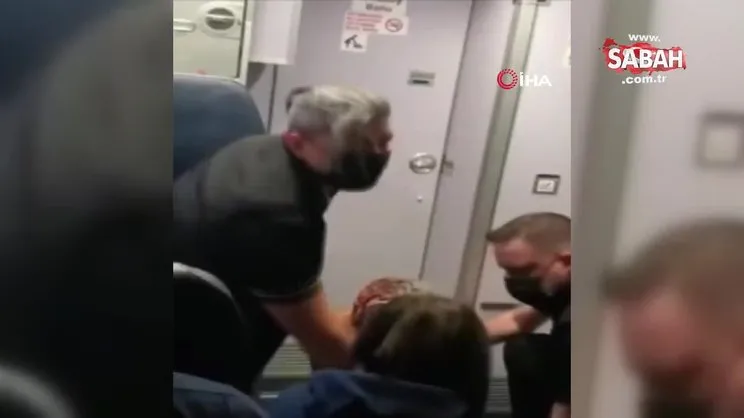 Yolcu acil çıkış kapısını açmak istedi, uçak acil iniş yaptı | Video
