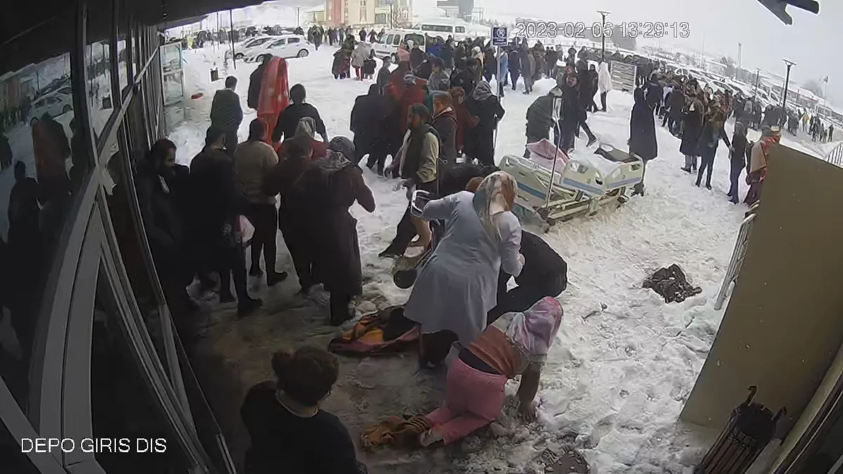 SON DAKİKA… 6 Şubat depreminin yeni görüntüleri ortaya çıktı: Hastanede büyük korku ve panik! SON DAKİKA… 6 Şubat depreminin yeni görüntüleri ortaya çıktı: Hastanede büyük korku ve panik!