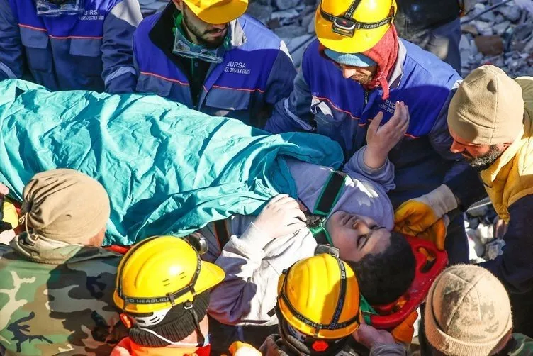 SON DAKİKA: Deprem’de 90. saat mucizesi! 10 günlük Yağız bebek ve annesi herkesi ağlattı