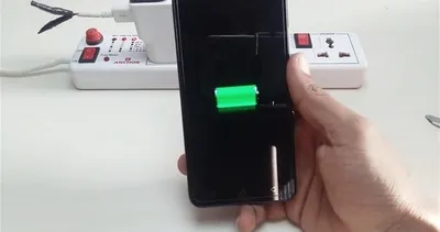 Kendisine kablosuz şarj aleti yaptı!