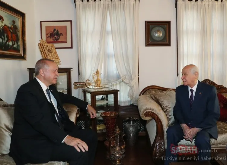 Bahçeli'den Başkan Erdoğan'a klasik otomobil sürprizi