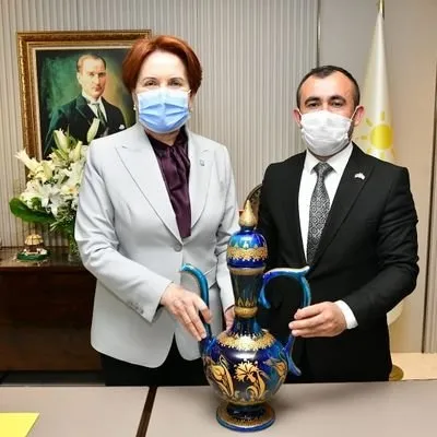 iyi-partide-yeni-skandal-iyi-partili-baskan-rifat-kinci-sulbiye-yukselin-bogazini-sikip-iki-kez-yumruk-atmis-1639076896176.jpg İYİ Parti'de yeni skandal: 'İYİ Partili Başkan Rıfat Kıncı, Sülbiye Yüksel'in boğazını sıkıp iki kez yumruk atmış!