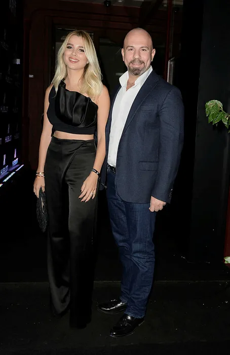 Pınar Sabancı çocuklarını parka tekneyle götürüyor