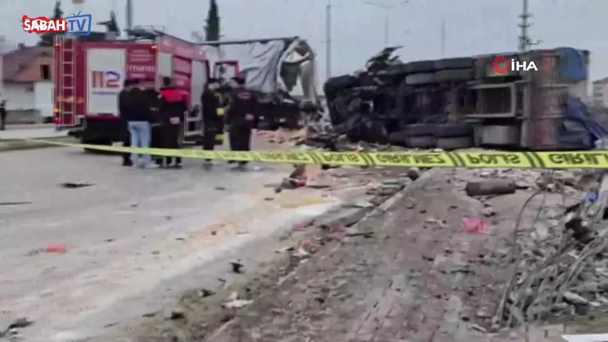 Samsun’da freni patlayan tır dehşet saçtı! 7 araç birbirine girdi, çok sayıda yaralı var | Video videosunu izle Samsun’da freni patlayan tır dehşet saçtı! 7 araç birbirine girdi, çok sayıda yaralı var | Video videosunu izle