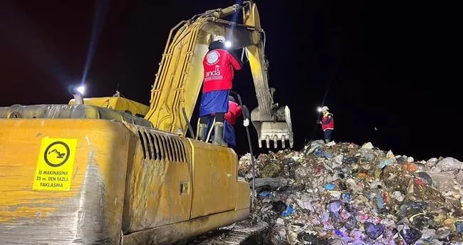 Kayseri'de belediye işçisi çöp yığınlarının altında kaldı - Sabah