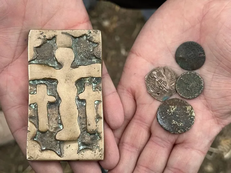 Bahçesindeki parlayan cisimden tarih çıktı!