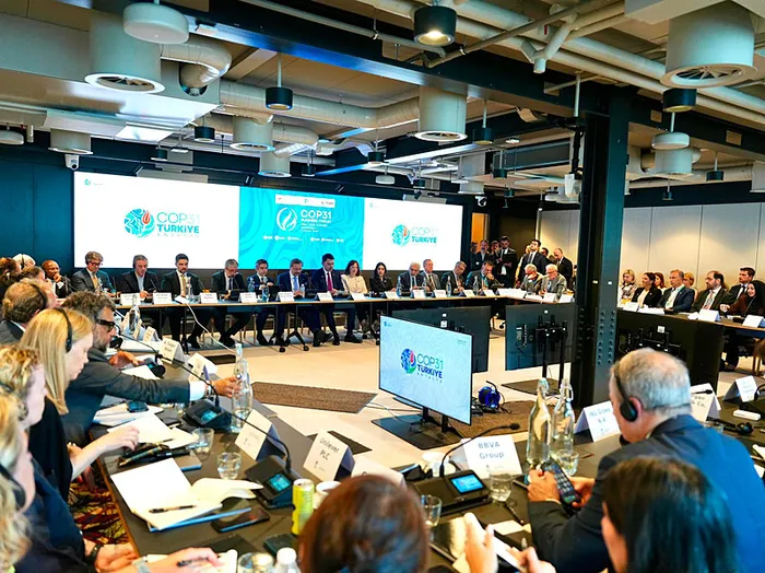ak-parti-genel-baskan-yardimcisi-ayan-londradaki-cop31-is-dunyasi-forumuna-katildi-1782292565665.jpg