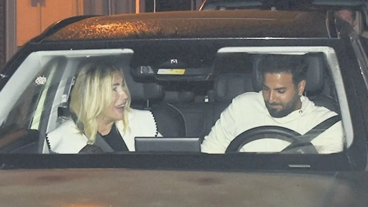 Yeni araçla baş başa akşam gezmesi Yeni araçla baş başa akşam gezmesi