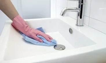 Lavaboları çamaşır suyu kullanmadan beyazlatıyor! Hem doğal hem anında etki! Bembeyaz lavabo için…