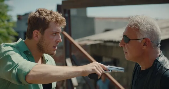 Barbaros, Çatal’ı işte böyle çatıdan aşağı itti Barbaros, Çatal’ı işte böyle çatıdan aşağı itti