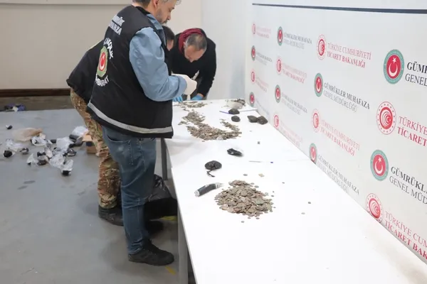 gumruk-kapilarinda-tarihi-eser-operasyonu-7-bin-160-kultur-varligi-ele-gecirildi-1792564193029.jpeg