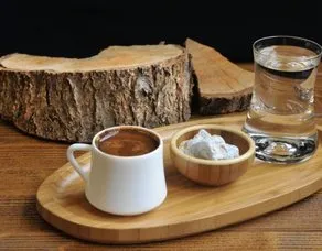 Simit Tablasından Kahve Tepsisine