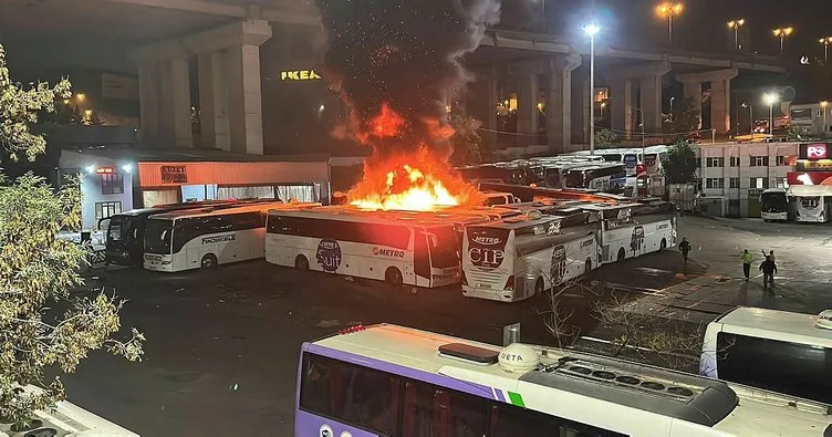 Otogarda yolcu otobüsü alev alev yandı