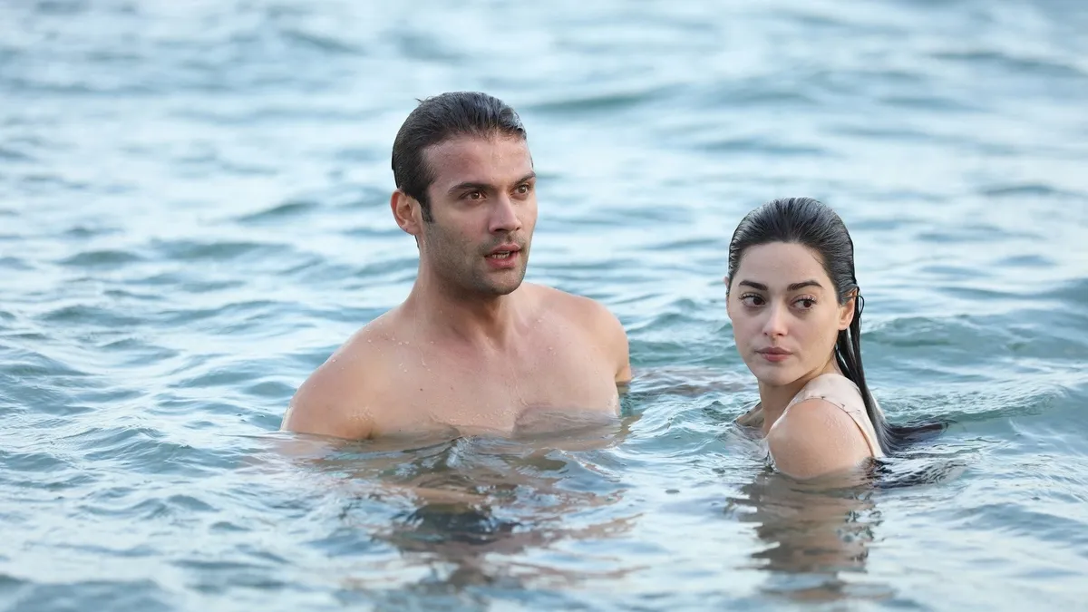 AYNADAKİ YABANCI İZLE: Azra kim olduğunu öğrenecek mi? ATV ile Aynadaki Yabancı 2. Bölüm izle