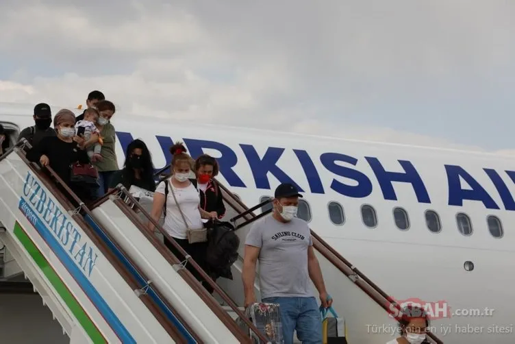 THY’nin İstanbul-Fergana seferini yapan ilk tarifeli uçağı Özbekistan’da törenle karşılandı
