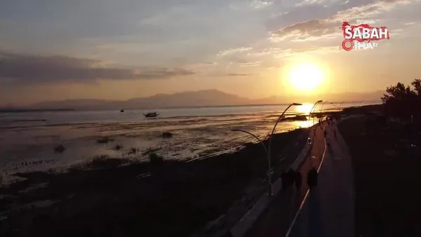 Beyşehir Gölü’nde tur teknelerinin günbatımı gezileri ilgi çekiyor | Video