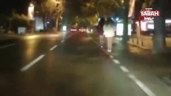 Bağdat Caddesinde genç kızların scooter ile tehlikeli yolculuğu kamerada | Video