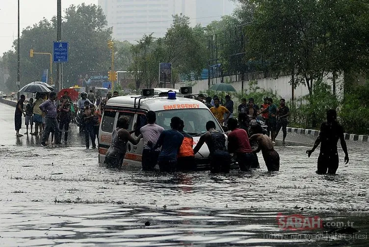 Hindistan’da Muson yağmuru can aldı