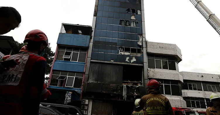 Endonezya’da yangın faciası: 17 ölü