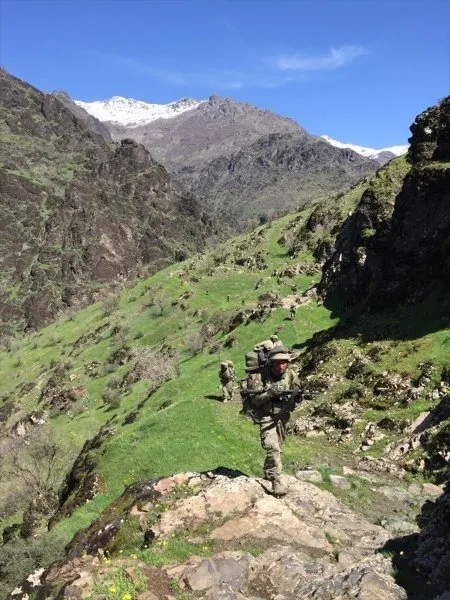 Mehmetçik Kuzey Irak'ta terör inlerine operasyonlar düzenliyor! İşte o fotoğraflar