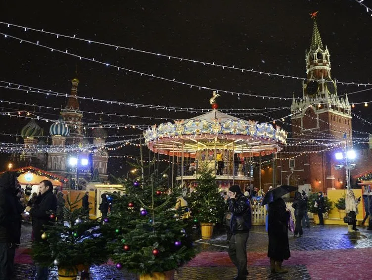 Moskova Kızıl meydanda Noel fuarı