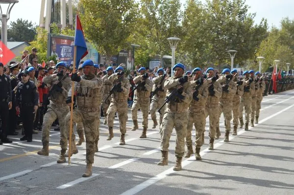 elazigda-cumhuriyetin-100-yili-coskuyla-kutlandi-1698587242618.jpg